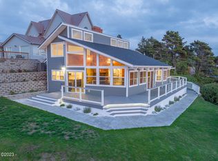 580 SW 10th St, Newport, OR 97365