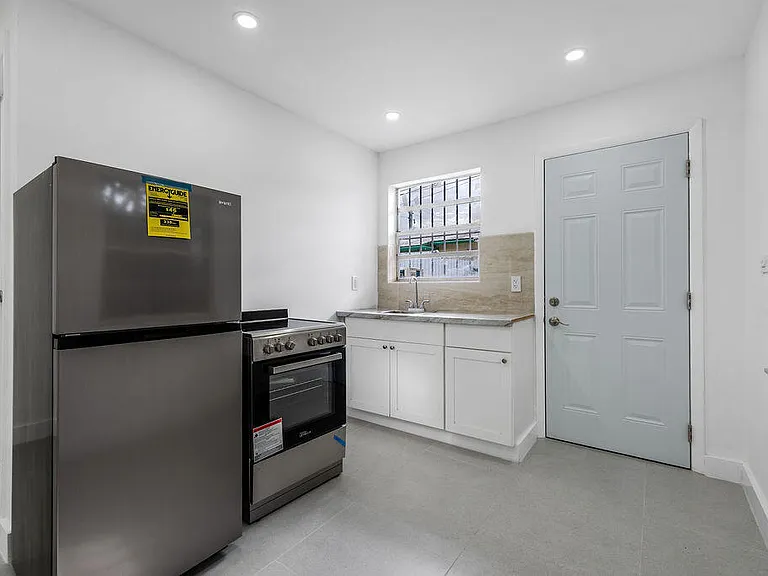 321 NW 21st Ave #H — Photo 3