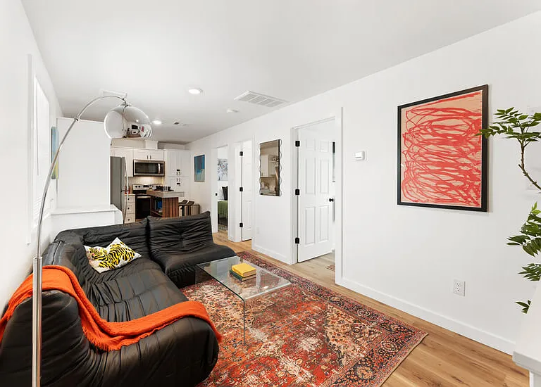 807 Cullen Blvd #4 — Photo 3