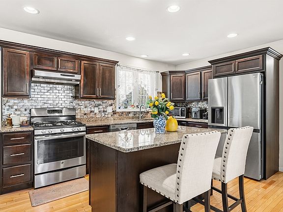 3rd image of 181 Tarkiln Pl