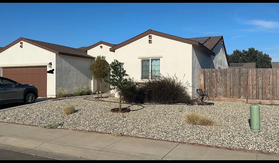 10205 Rose Ave — Photo 2