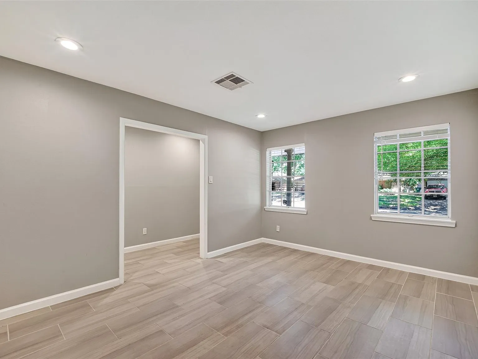 3 bed, 2.0 bath, 1598 sqft, $2,000 — Photo 2