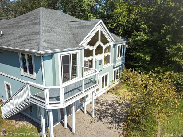 1805 Delmonte St, Commerce Township, MI 48390