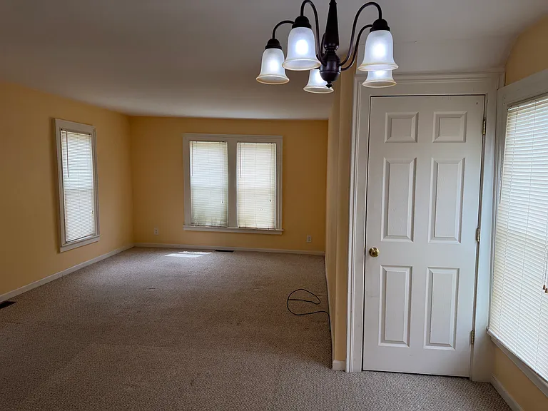 32 Hamilton St #1 — Photo 9