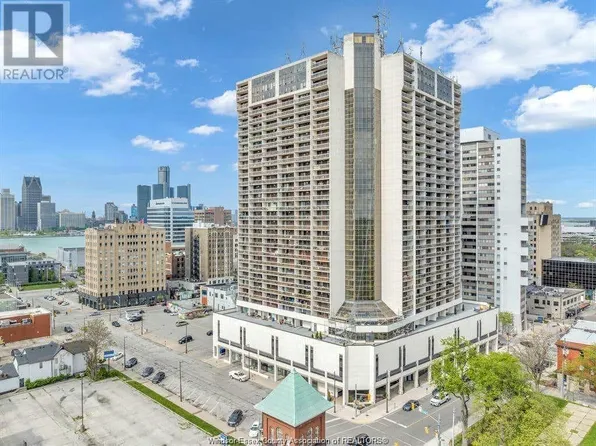 150 Park St W #2212, Windsor, ON N9A 7A2