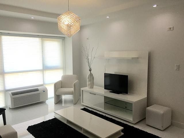 2nd image of 105 De Diego #1002N
