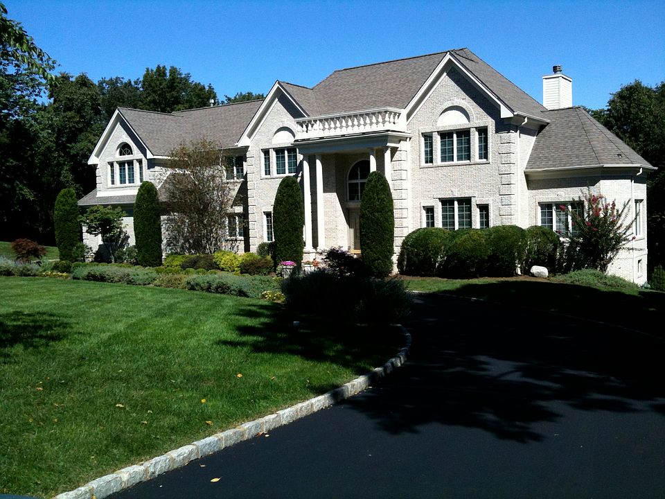 1st image of 5 Lexington Dr