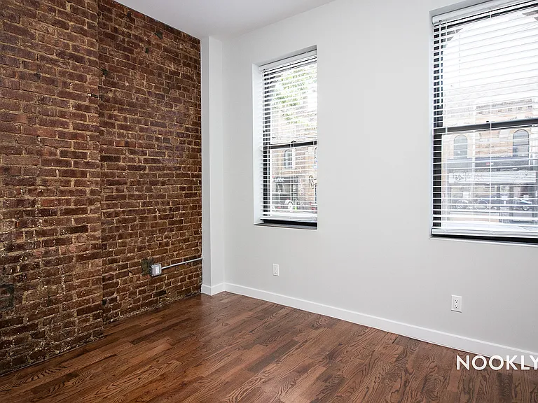 1553 De Kalb Ave #1R — Photo 2
