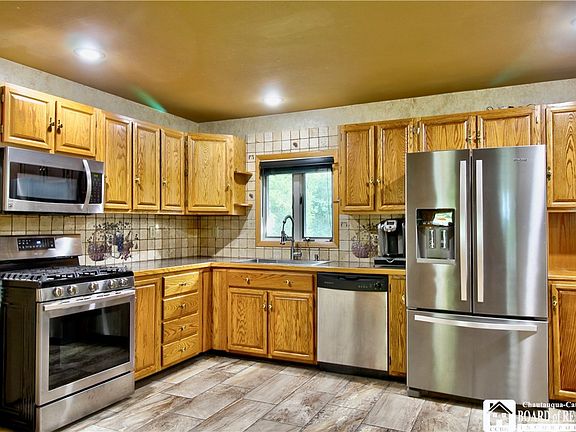 3rd image of 320 E Virginia Blvd