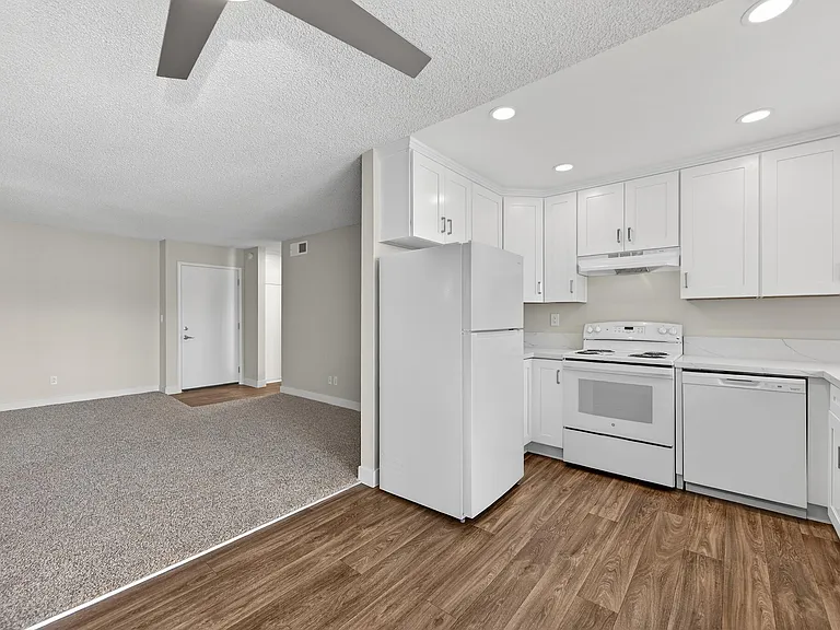 Prado Apartments — Photo 37