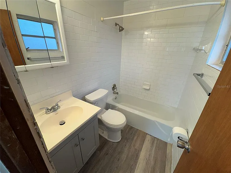 215 Park Blvd S #B — Photo 9