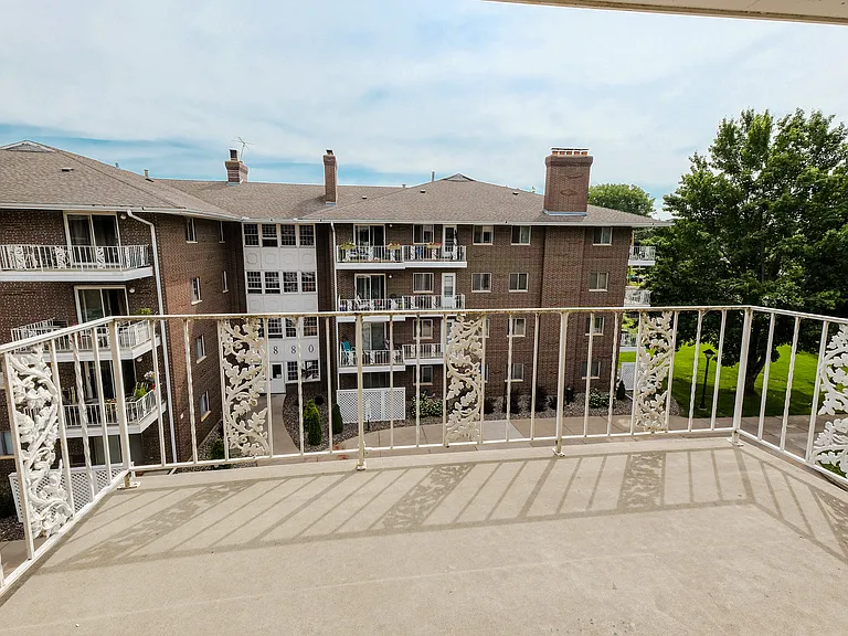 Parkview Court — Photo 45