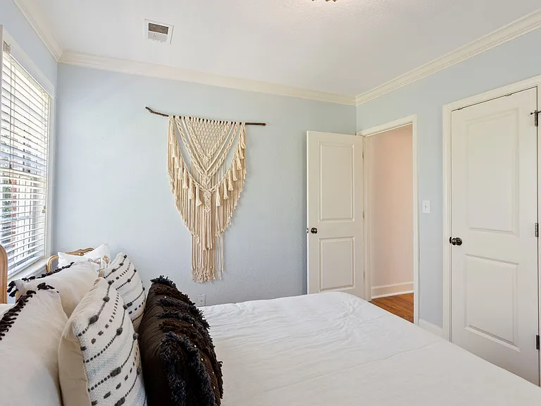 115 Peachtree Memorial Dr NW — Photo 27
