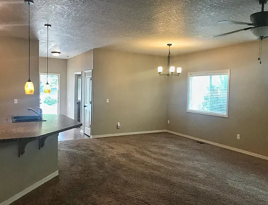 2 bed, 1084 sqft, $1,800 — Photo 4