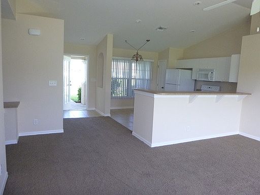 4th image of 4305 NE 21st Pl