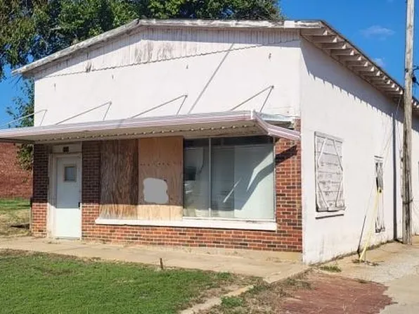 114 N 2nd St, Okemah, OK 74859