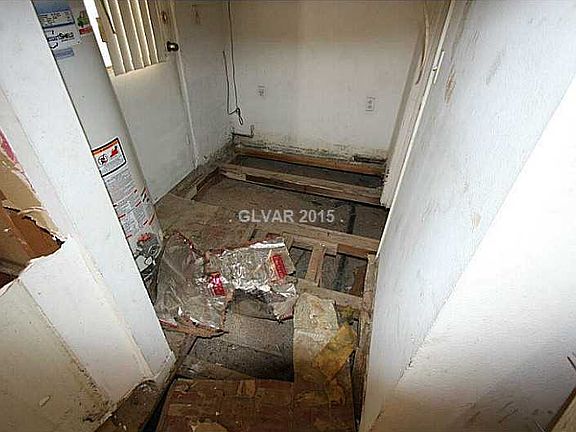 5th image of 112 N Lamb Blvd