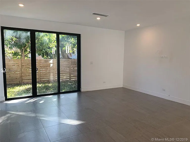 2942 SW 27th Ter — Photo 19