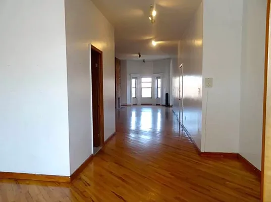 Rented by EXR | media 12