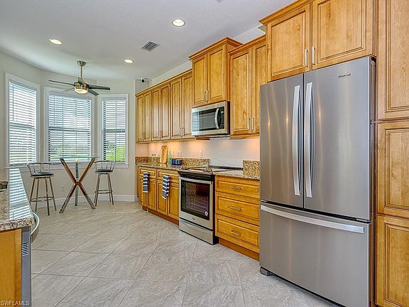4th image of 661 Carrillon Ave S