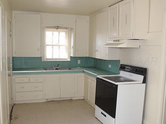 5th image of 600 E 4th St