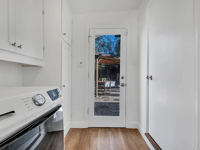 5338 Campo Rd — Photo 17