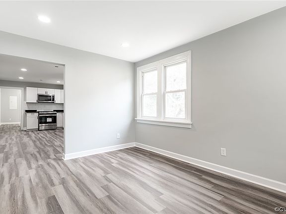 4th image of 1608 Albany Ave