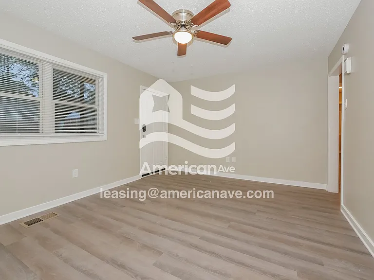 1768172_004_wm_-_living_room_13322781.jpg