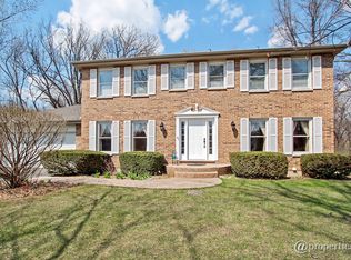 1651 Carriage Ct, Libertyville, IL