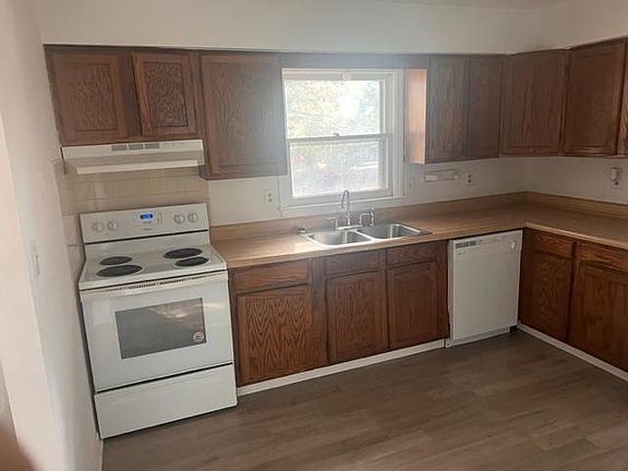 2nd image of 319 Garden Park Dr #B