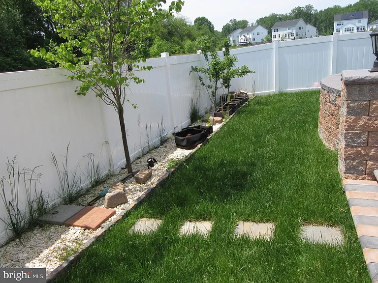 220 Jenny Dr — Photo 20
