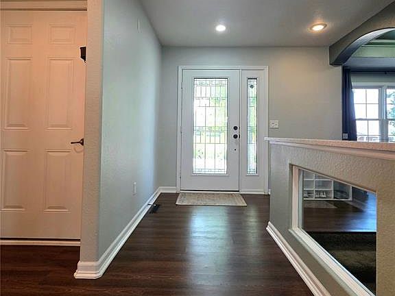 3rd image of 1418 Overland Dr