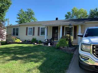1008 Savoy Ln, Ballwin, MO