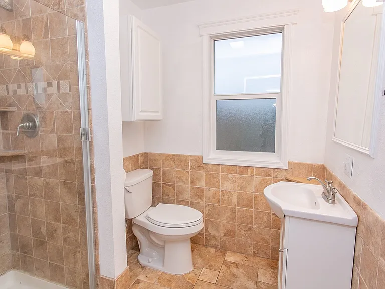 724 S Margaret St — Photo 9