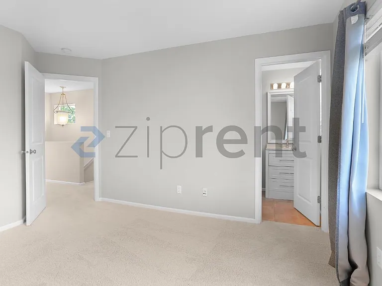 2478 NE Iverson Ln — Photo 11