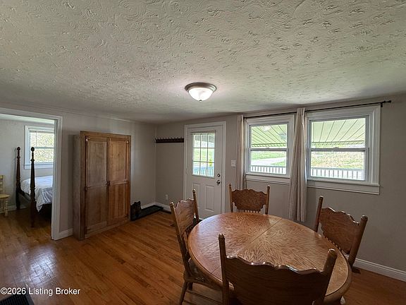 4th image of 2325 Haysville Rd