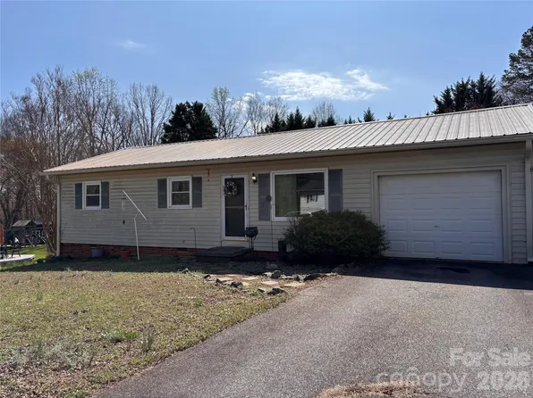 5445 Glenview Dr, Hickory, NC 28602