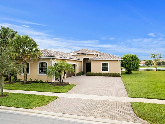 2nd image of 2117 Belcara Court