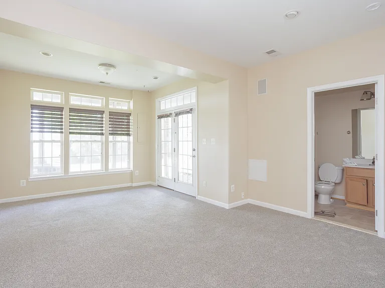 500 Monroe Point Dr — Photo 34