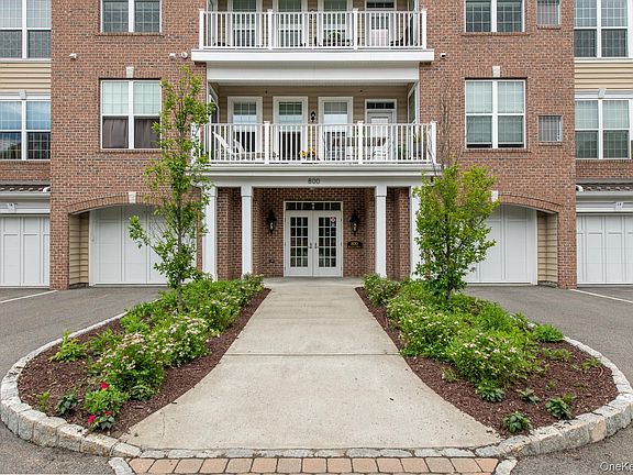 2nd image of 835 Regency Drive