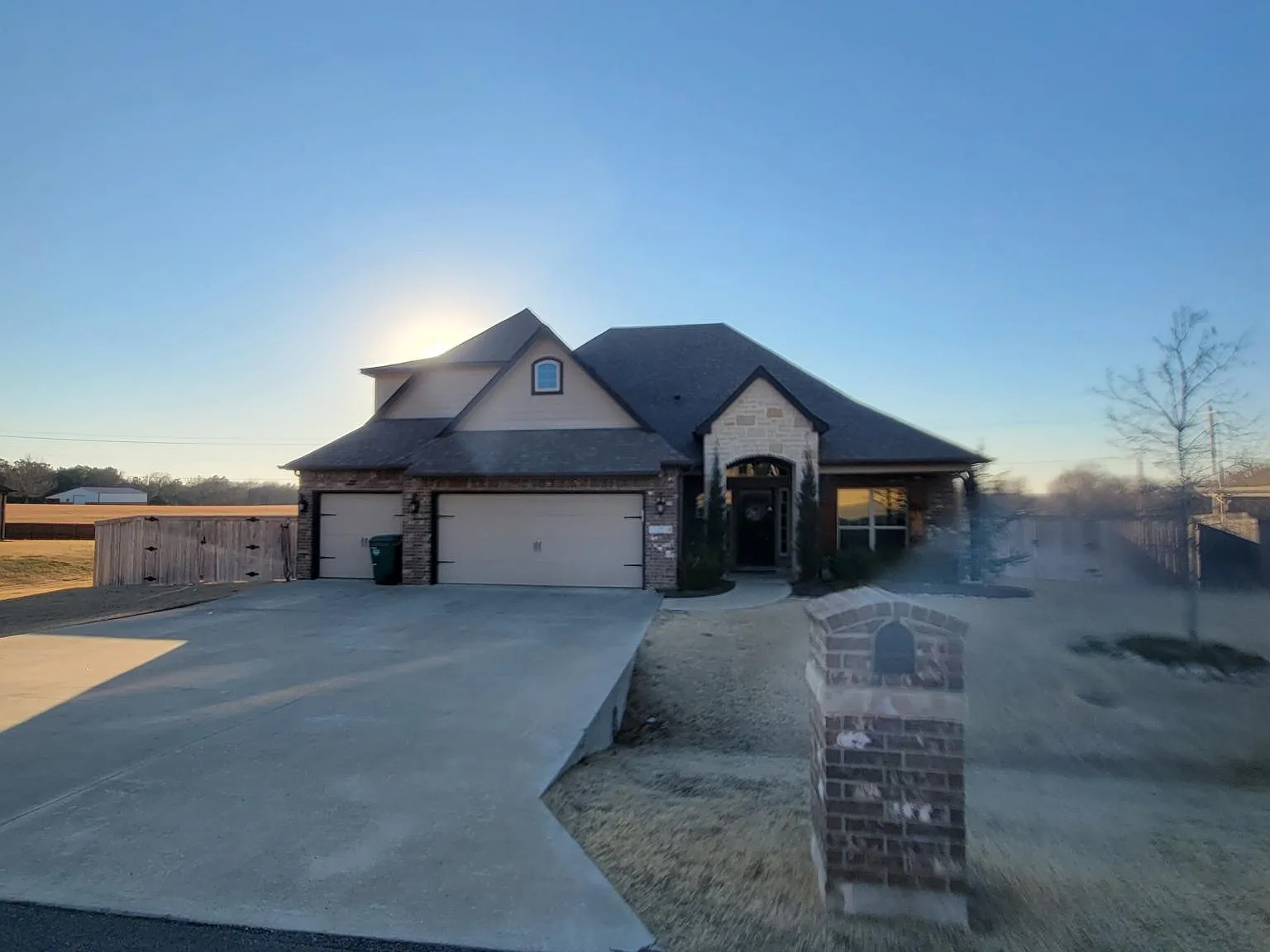 4 bed, 3060 sqft, $3,200 — Photo 3