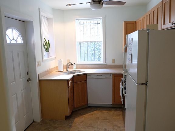 Clean, easy-to-use kitchen