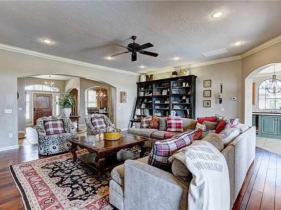 4th image of 674 Belmar Blvd