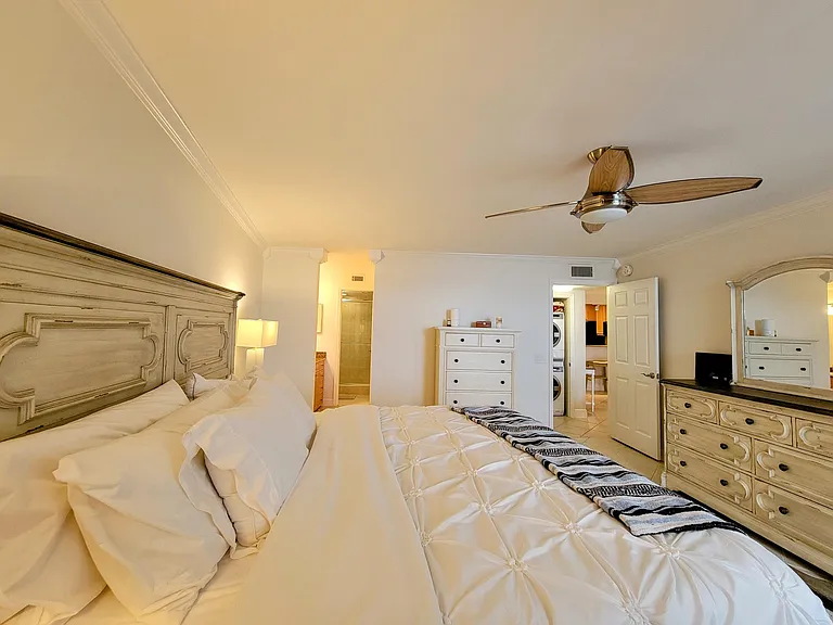 111 Lake Emerald Dr #406 — Photo 16