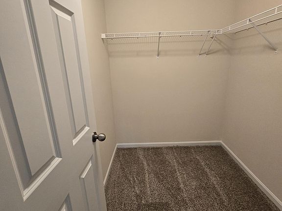 5th image of 384 Rocky Pointe Ct