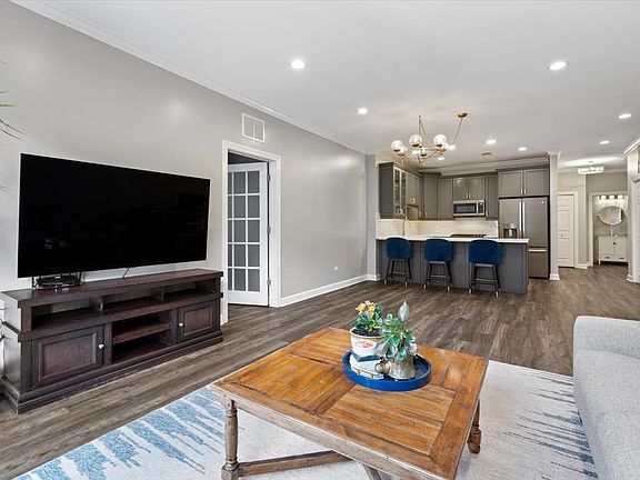 2nd image of 4553 N Magnolia Ave APT 308