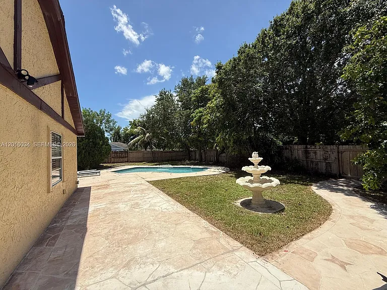 11143 Model Cir E — Photo 29