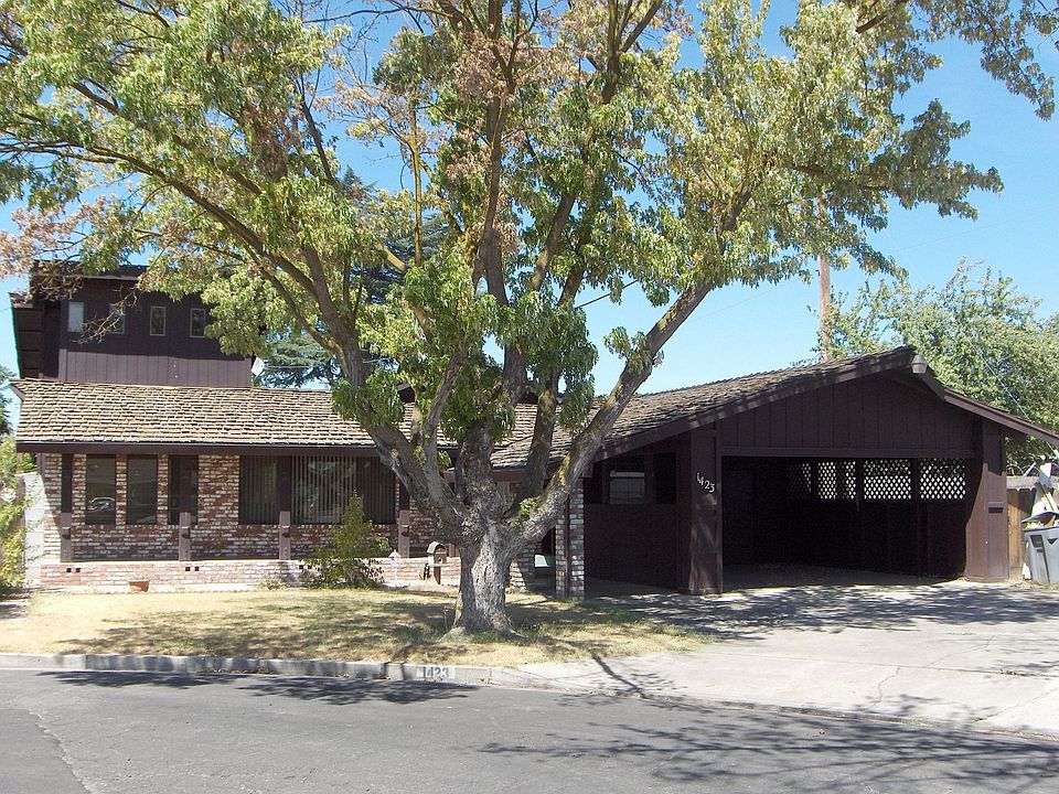 Front View from cul-de-sac