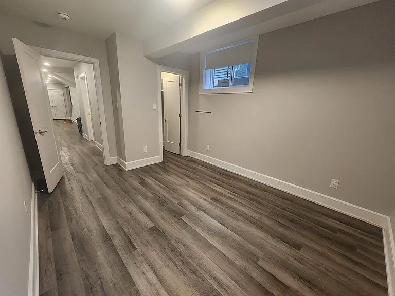 341 Tweedsmuir Ave #D — Photo 16