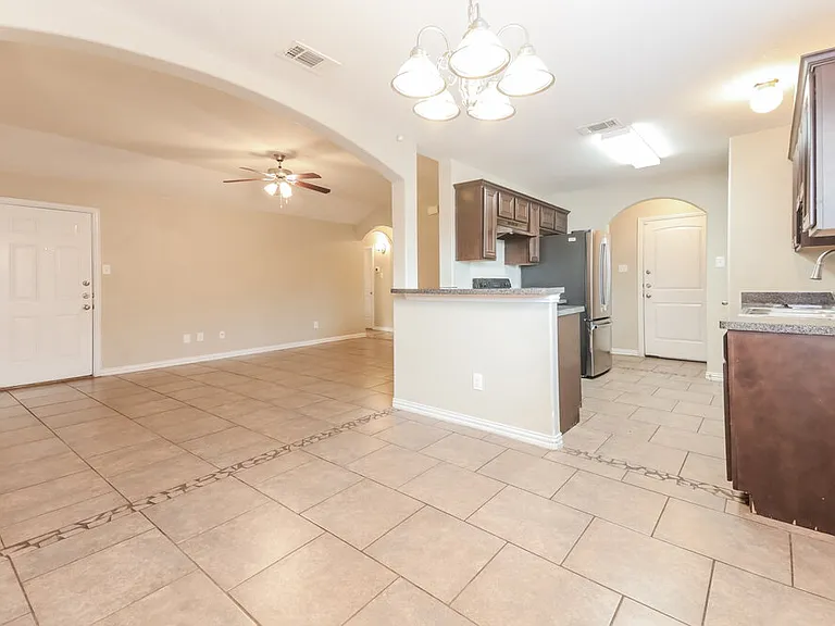 7645 Hollow Point Dr — Photo 7